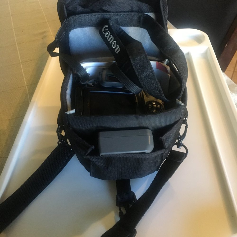 CANON Camera - Picture 6 of 7